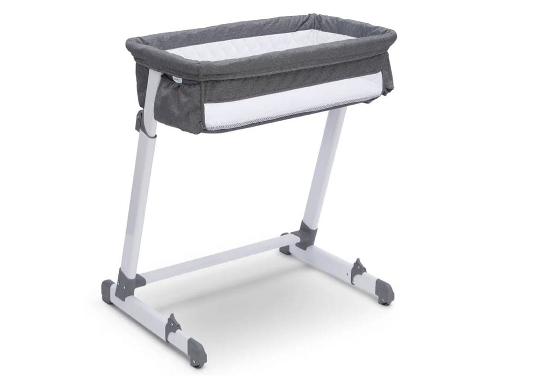 送料込み　匿名配送　Delta Children シモンズ　ベビーベッド