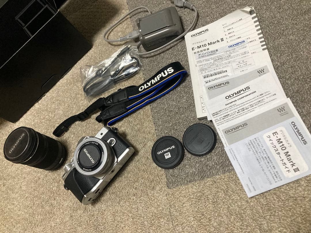 OLYMPUS E-M10 Mark II シルバー 14-42mm