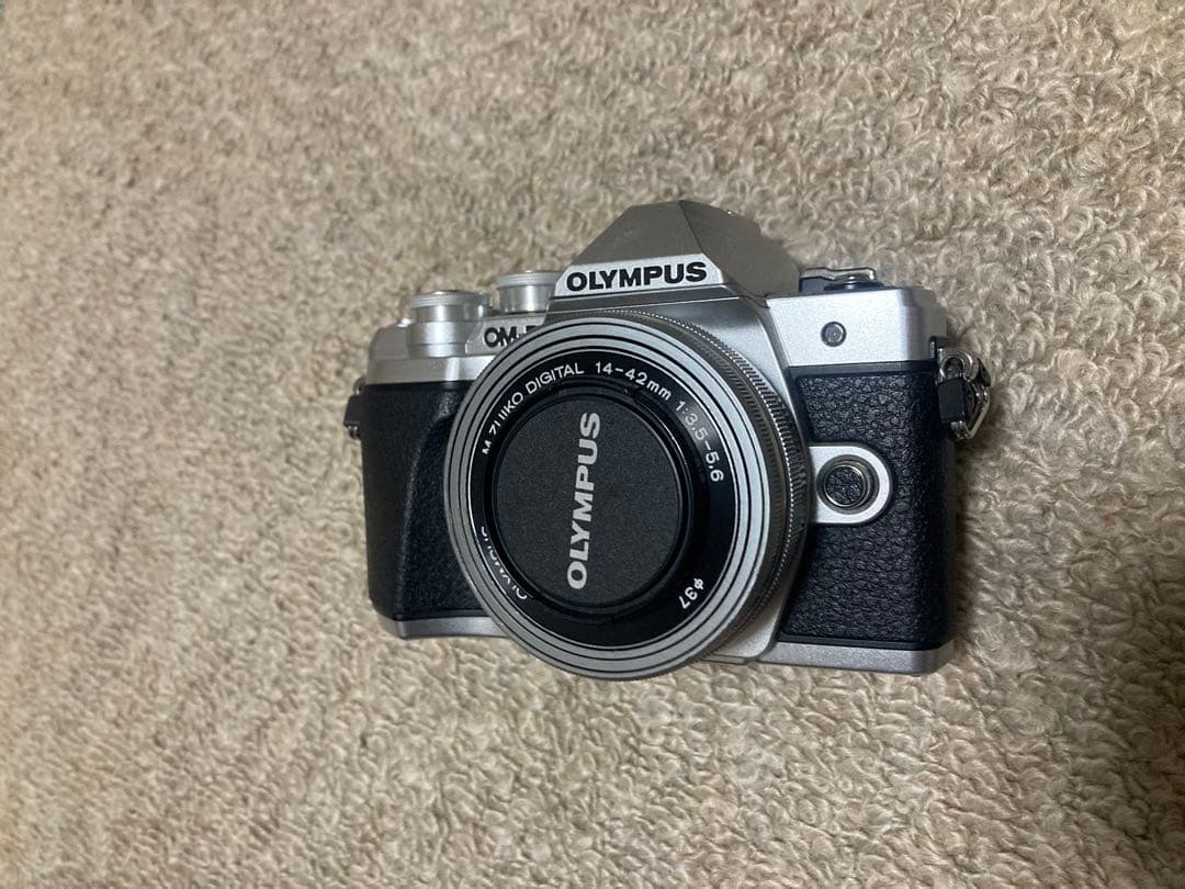 OLYMPUS E-M10 Mark II シルバー 14-42mm