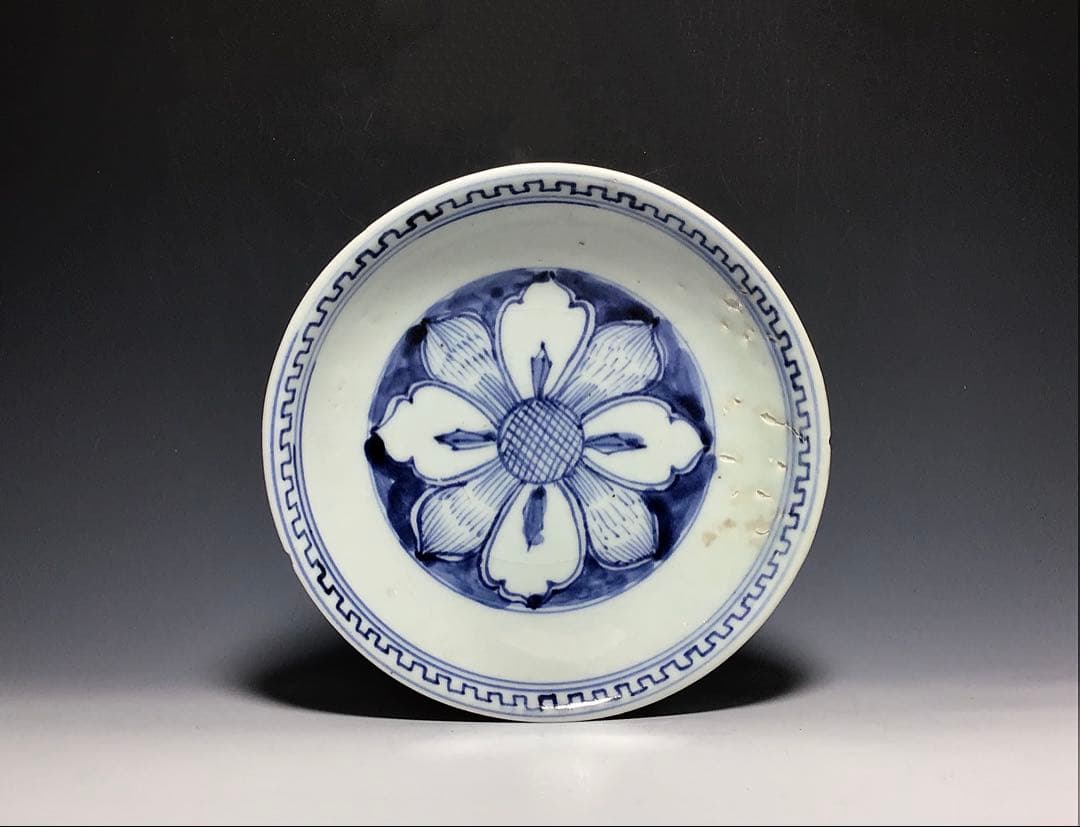 「初期伊万里」花弁文小皿