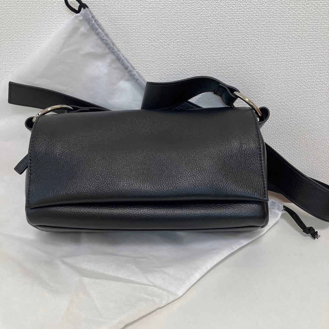 ビアズリーレザーボディバッグ