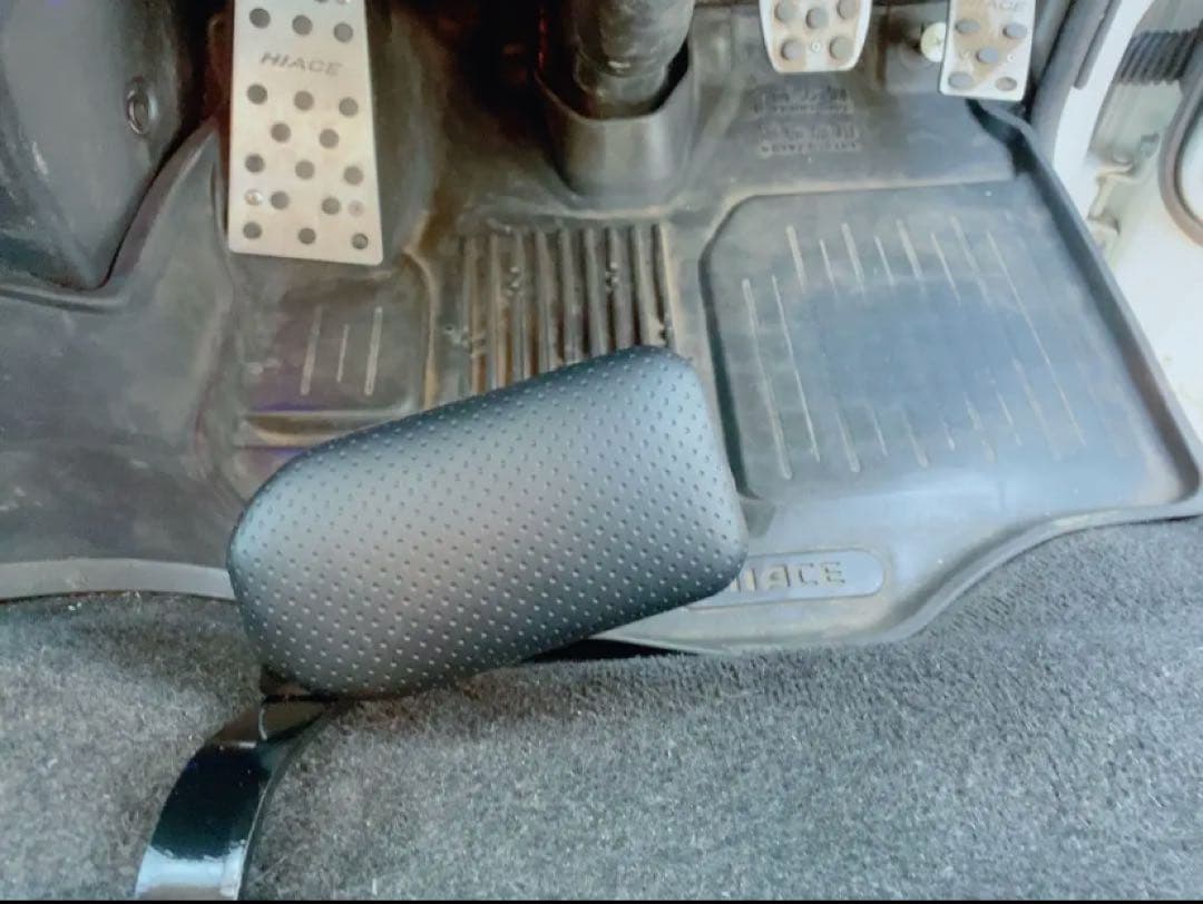 ハイエース200系　スーパーGL フットレスト　運転席側　足おき台