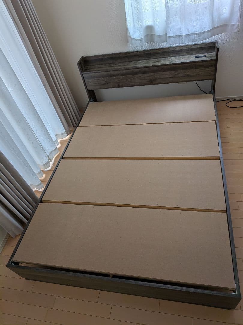 【引取専用】ライトグレー ダブルベッドフレーム 引き出し・コンセント付き