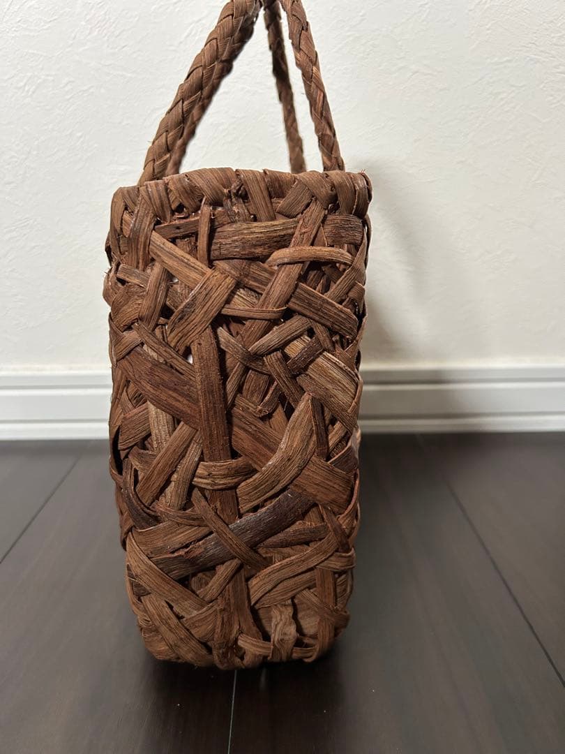 山形県産 山葡萄蔓使用 新品　本物 天然素材 ハンドメイドかごバッグ