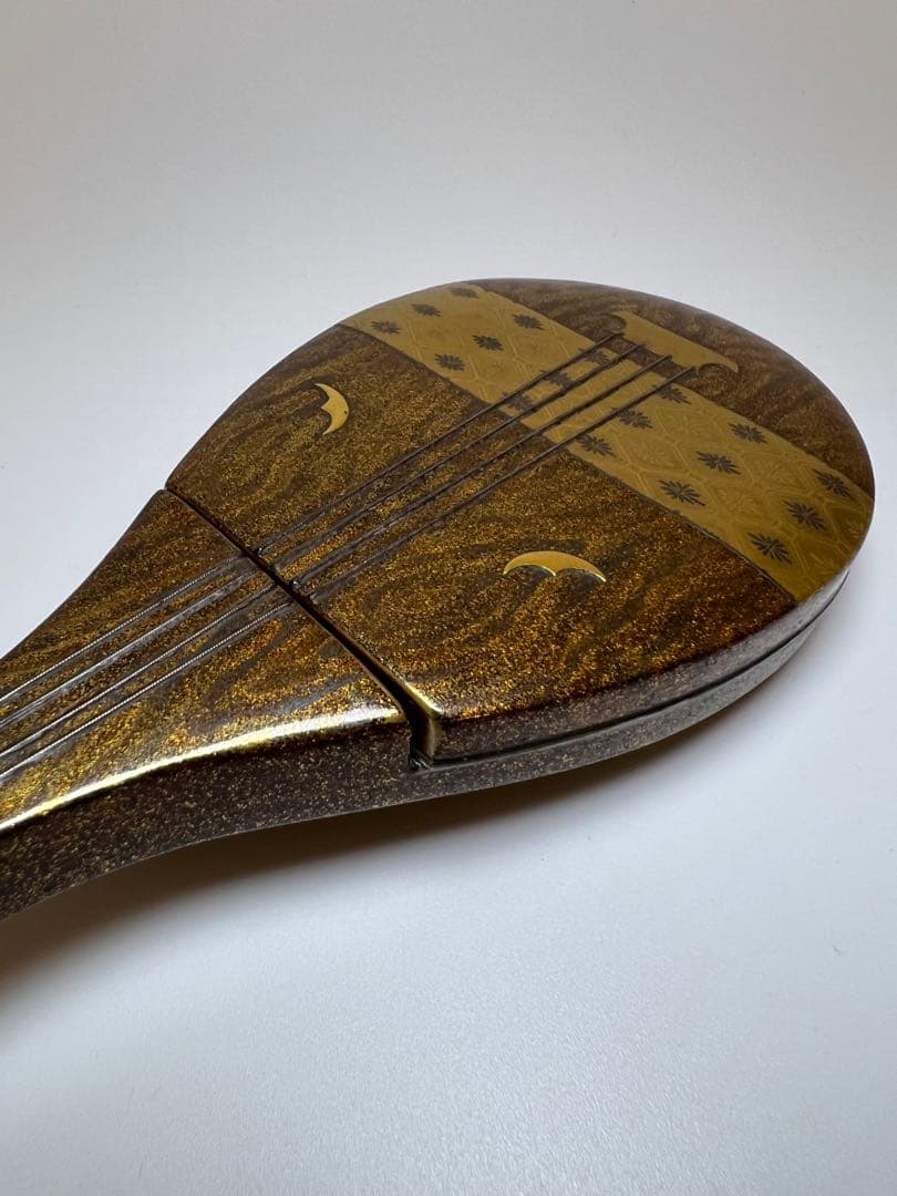香道具 超絶技巧の時代漆芸　明治時代 本金蒔絵琵琶形香合 時代箱 香道具　金蒔絵