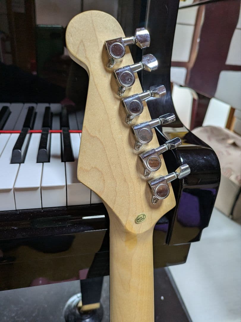 フォトジェニック　エレキギター　ピンク　ストラトキャスタータイプ