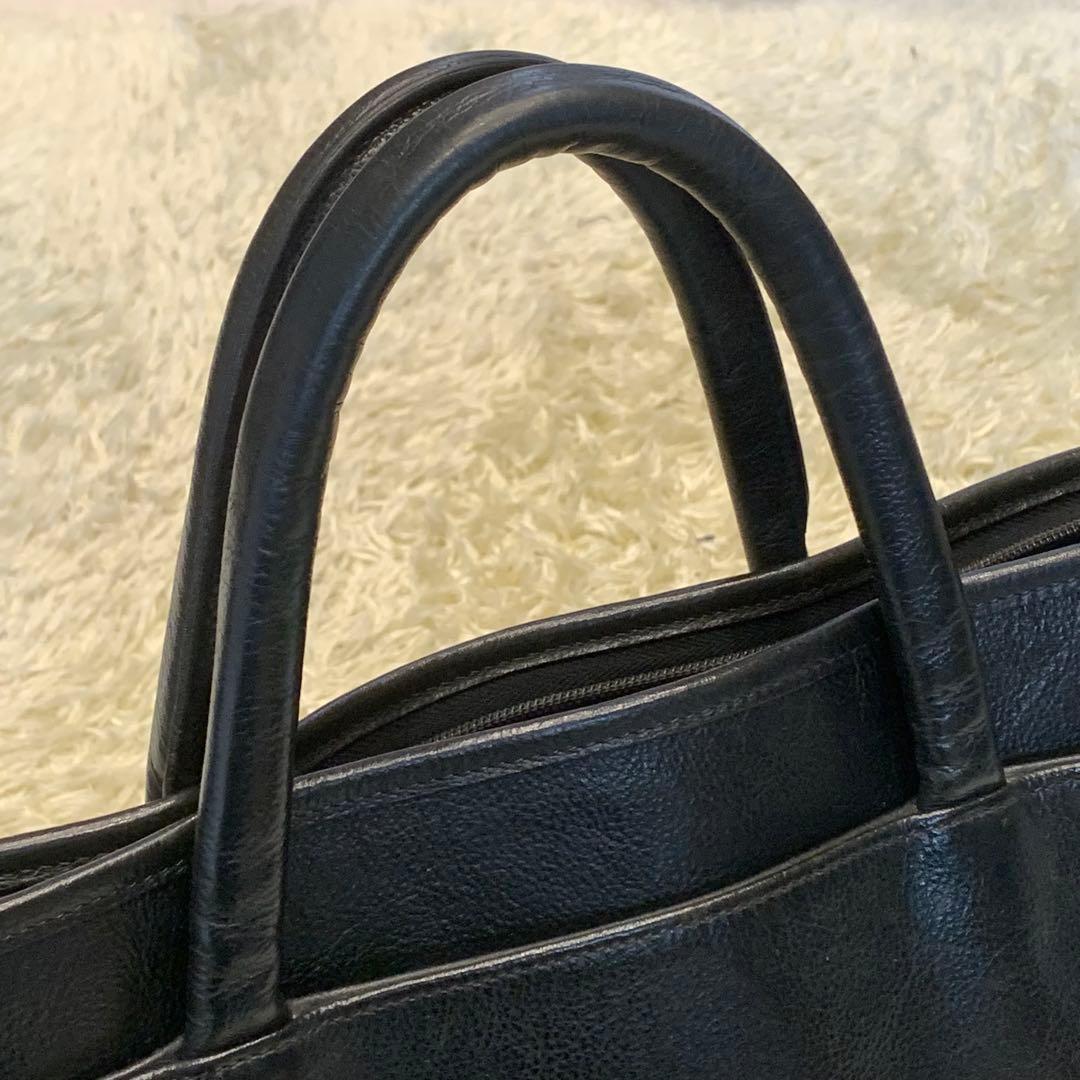 極美品✨イルビゾンテ　ビジネスバッグ　オールレザー　A4 ロゴ型押し　ブラック