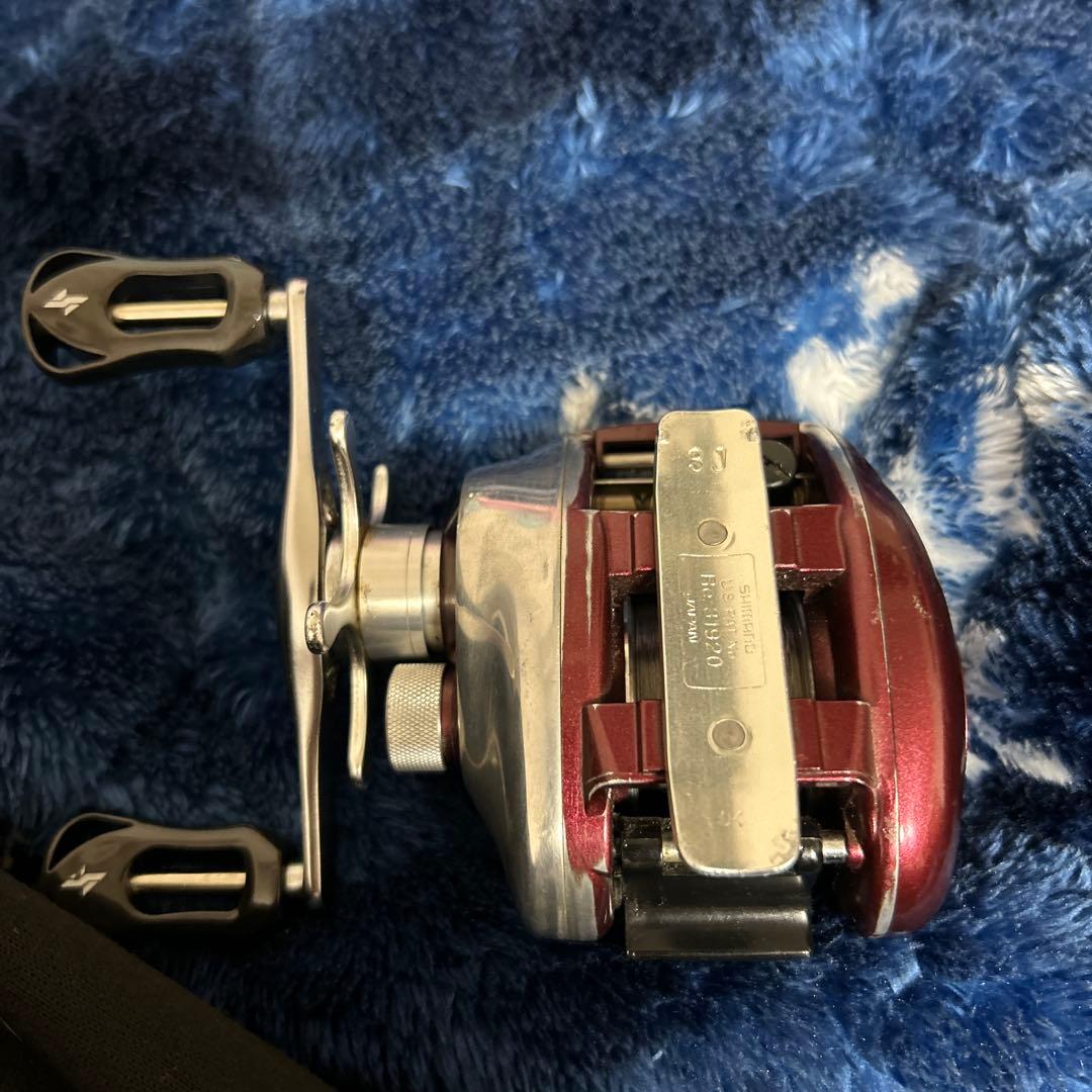 ベイトリール 両手ハンドル シルバー/レッド