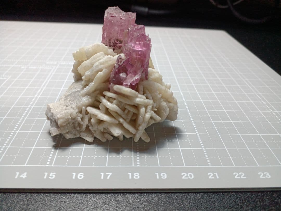 GG　ピンクトルマリン　原石　鉱物標本