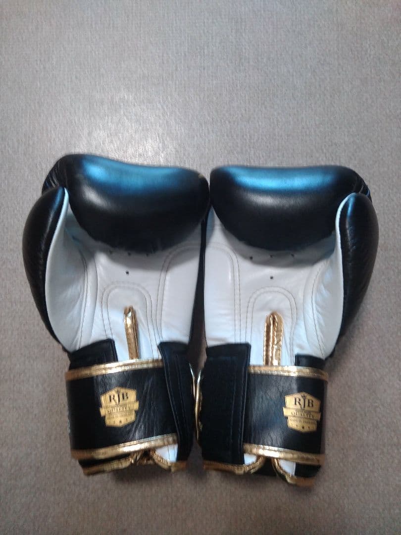 本革製RAJABOXINGボクシンググローブ 10oz 黒 タトゥー柄