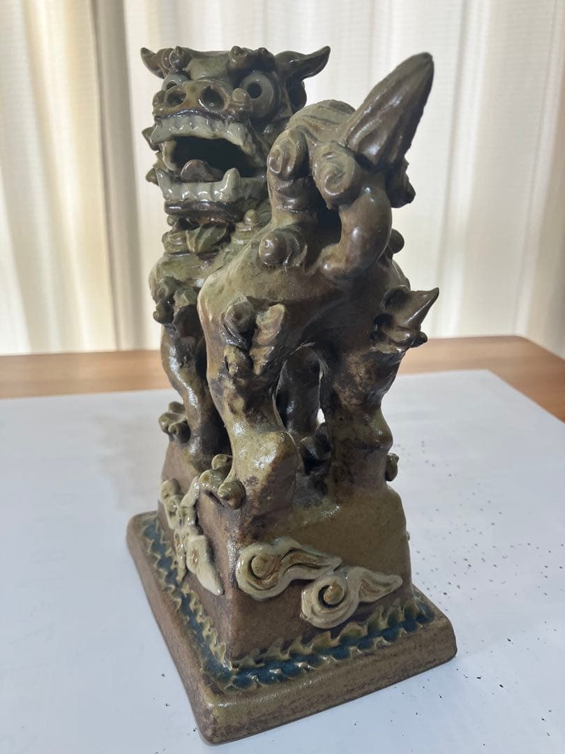 沖縄　琉球　壺屋焼　新里勇人作 台付シーサー ヤチムン　やちむん