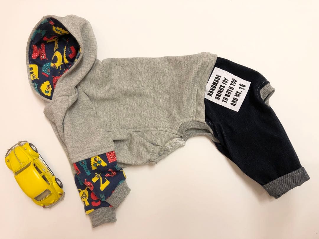 ストレッチデニムパンツロンパース　Mサイズ　イタグレ服