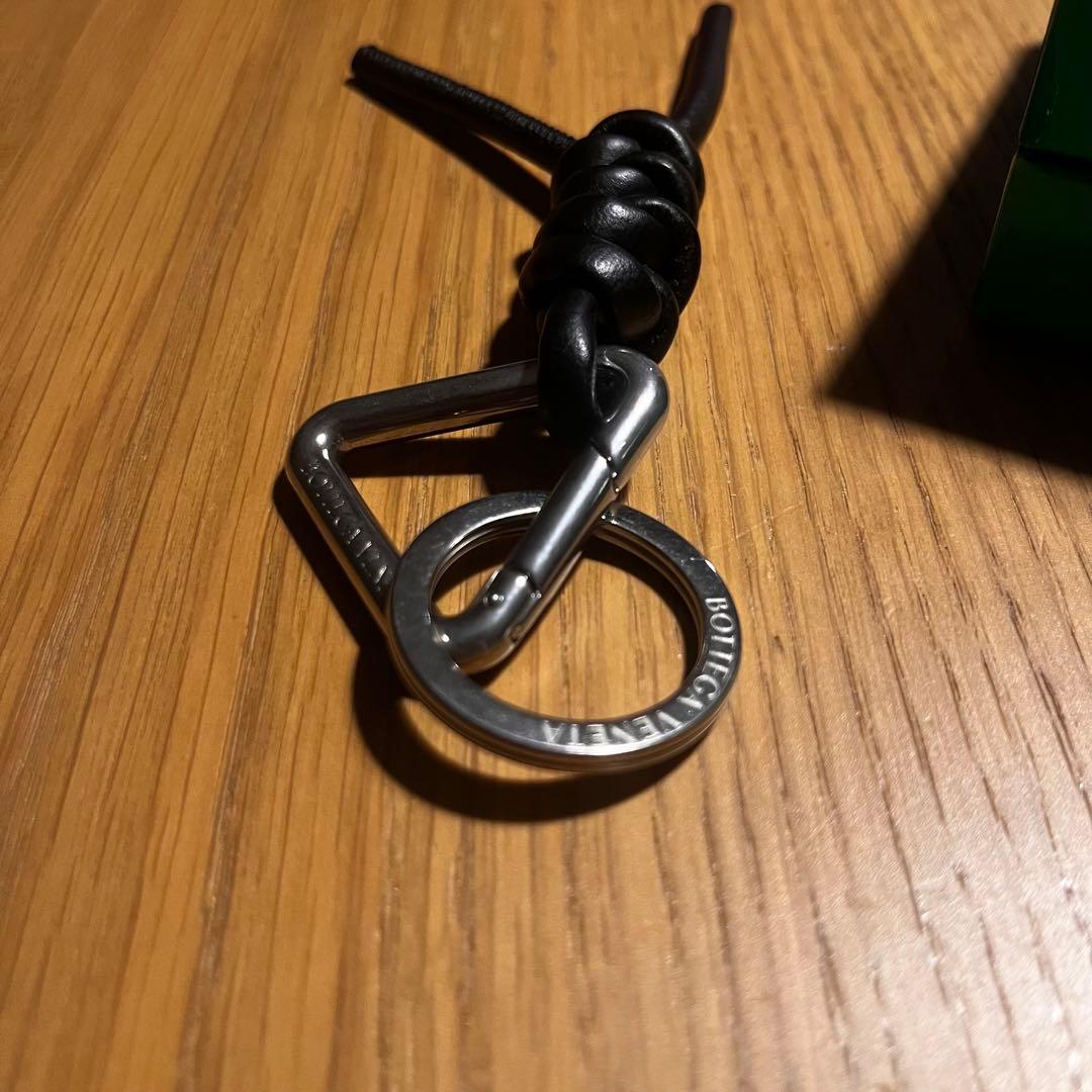 BOTTEGA VENETA ノットディテール トライアングル キーリング新品