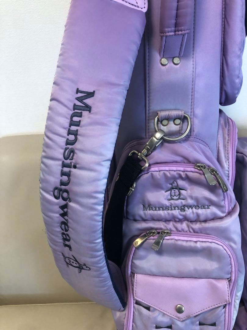 【送料込み】希少モデル　マンシング　キャスター付きキャディバッグ　レディース