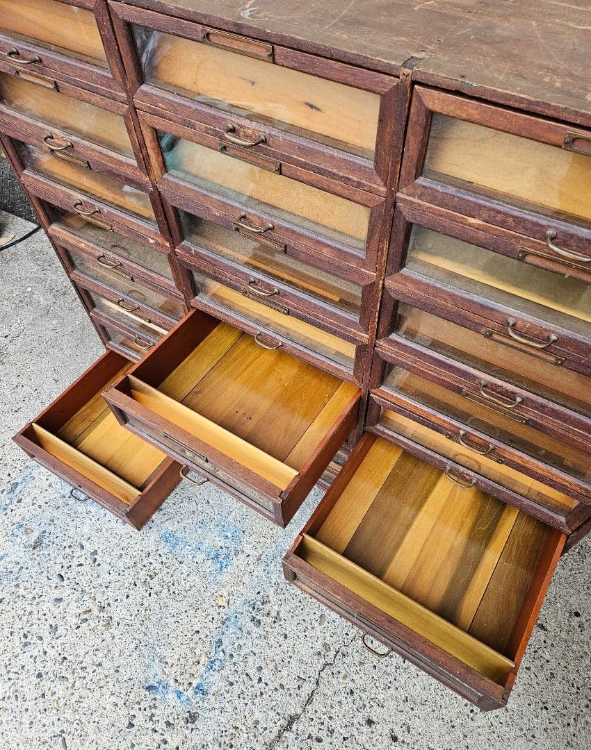 USヴィンテージ 古いシャツケース 木製×ガラス 24杯 引出し 収納 古家具