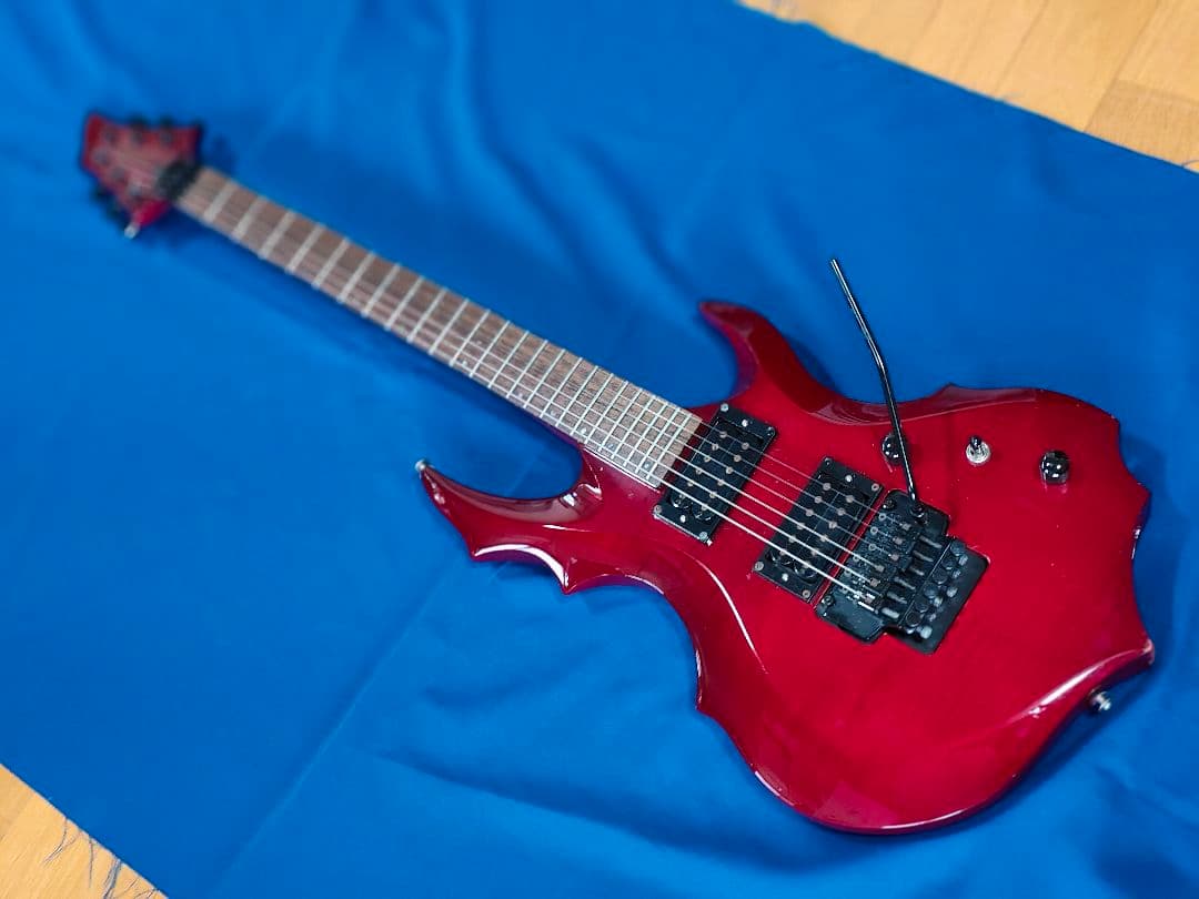 Grass Roots エレキギター レッドジャックの周りに打こんあとあり