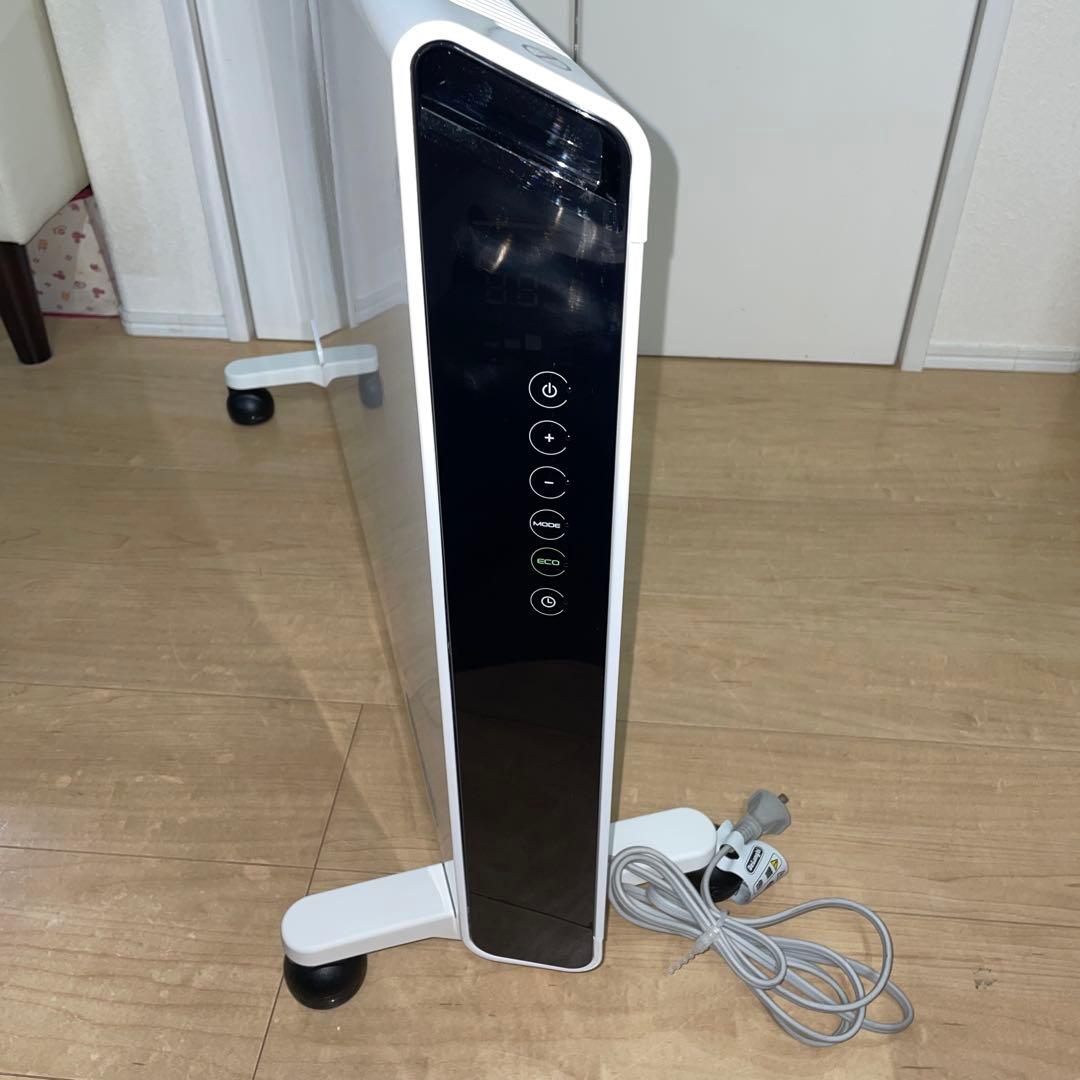 【美品】DeLonghi コンベクターヒーター　ホワイト キャスター付き