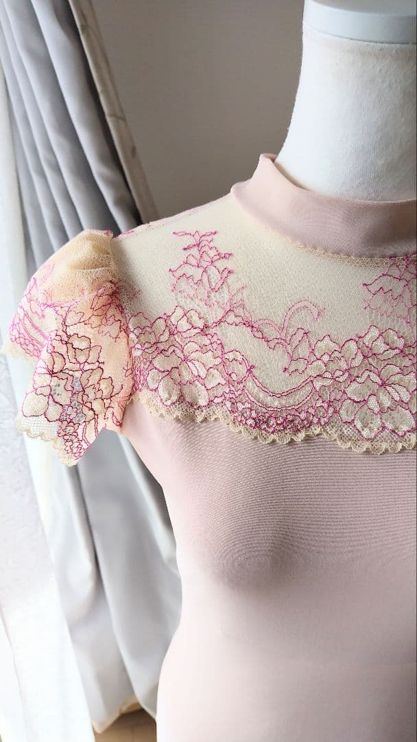 Ｓ～Ｍ／アースカラーのベージュピンクが可愛いタートルネックリボン娘役レオタード