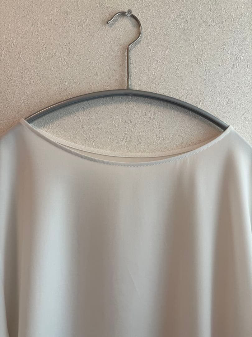 美品ガリャルダガランテ ラウンドブラウスTee万能インナー