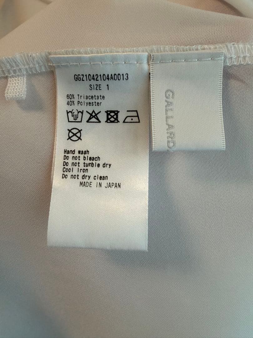 美品ガリャルダガランテ ラウンドブラウスTee万能インナー