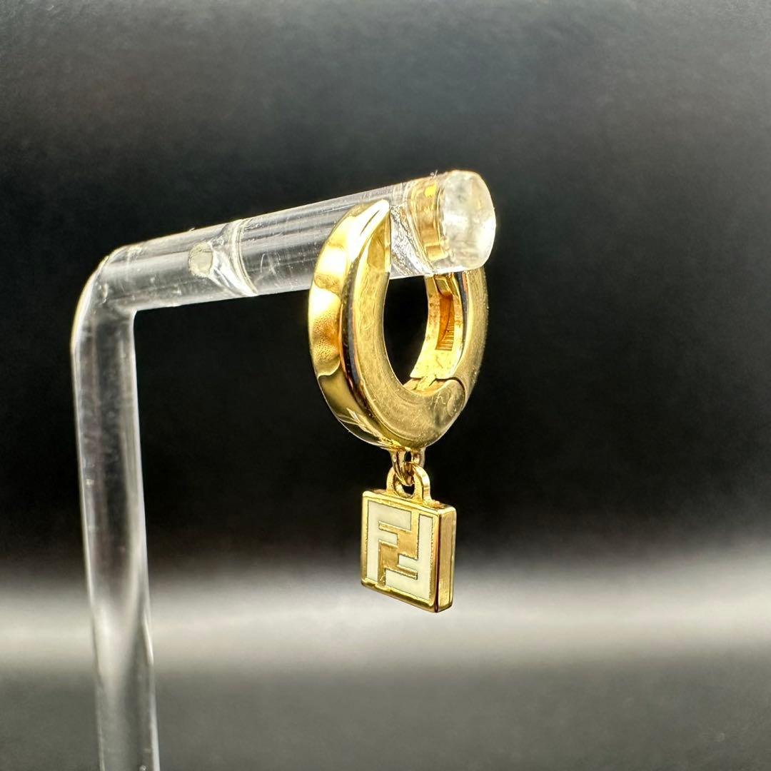 極美品✨　FENDI　フェンディ　ピアス　フォーエバー　ゴールド　1492