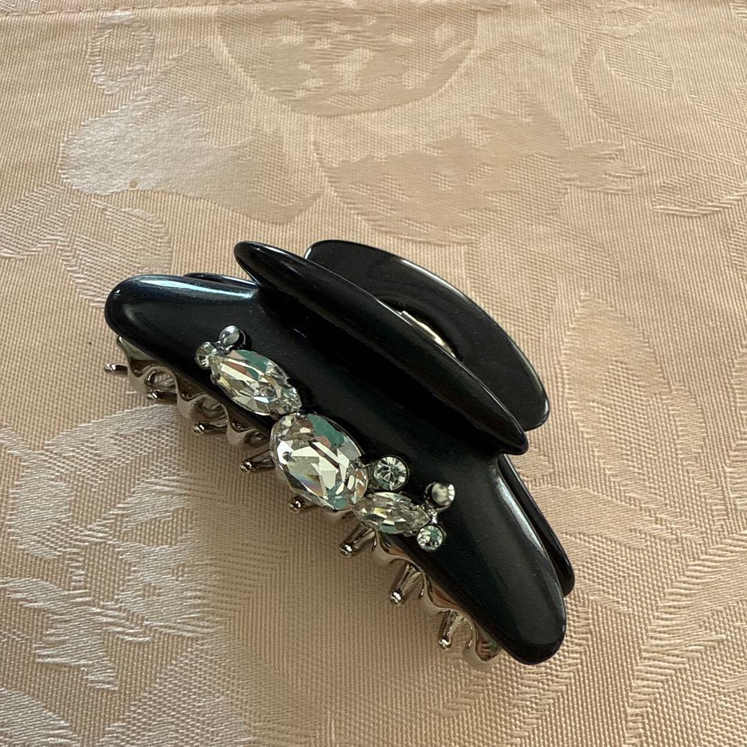 アッカクリスタル装飾黒ヘアクリップ