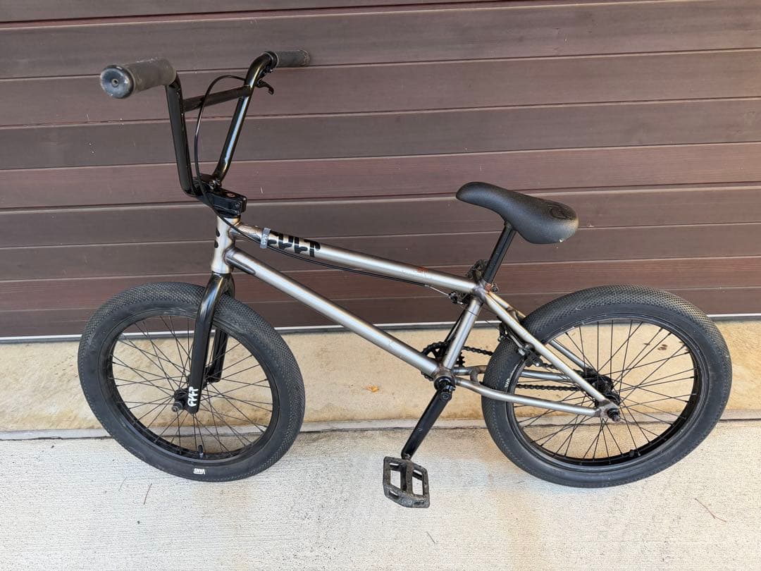 BMX CULT gateway 20インチ　シルバー、ブラック