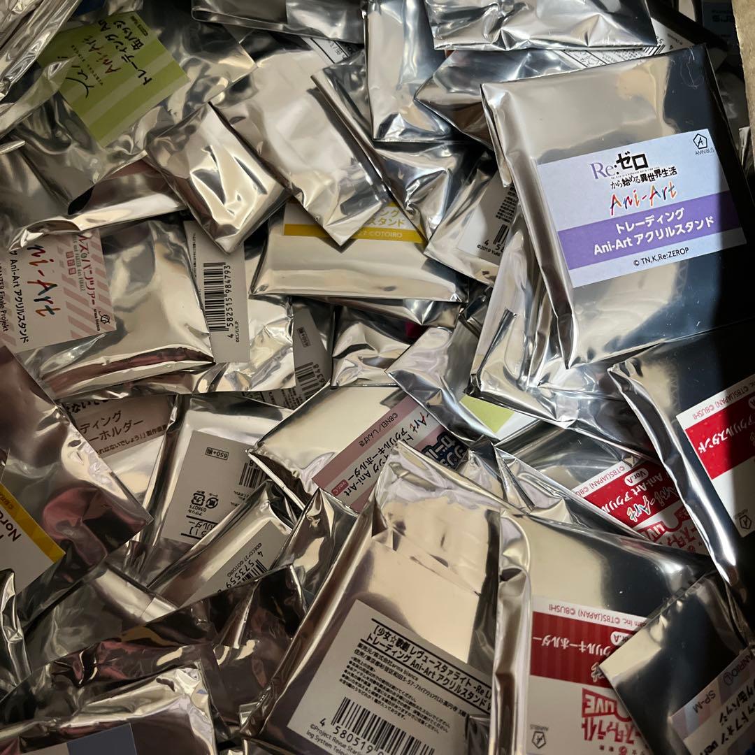 アニメグッズ まとめ売り 大量 キーホルダー アクリルスタンド 缶バッジ 1