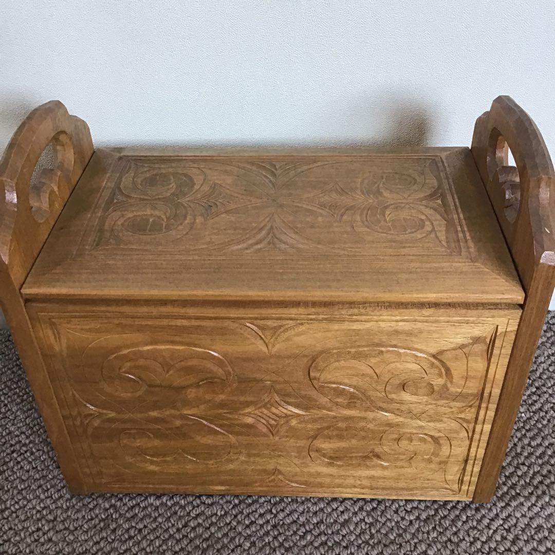 美品☆アイヌ工芸　木彫　アンティーク　アイヌ紋様　収納ボックス