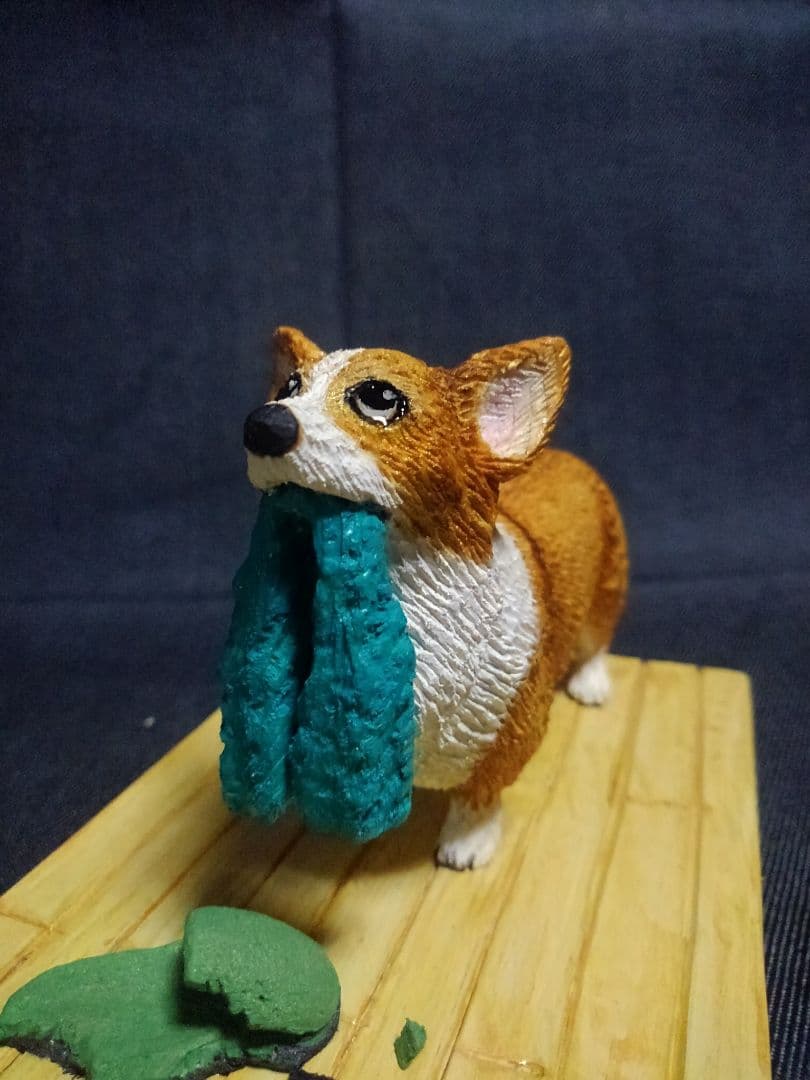 木彫りのコーギー