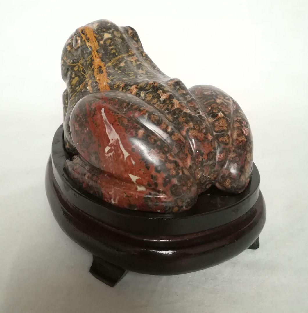 天然石　置物　カエル　蛙　台座付き