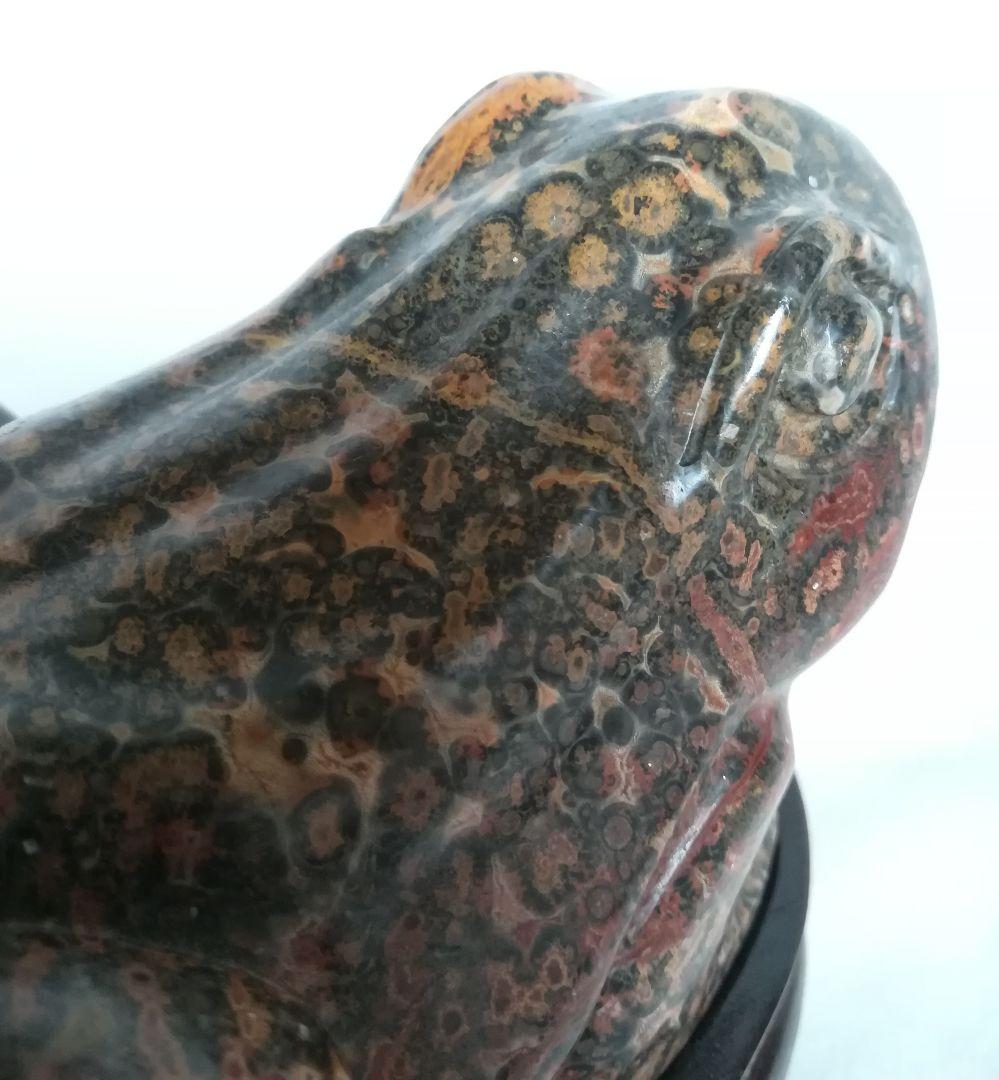 天然石　置物　カエル　蛙　台座付き