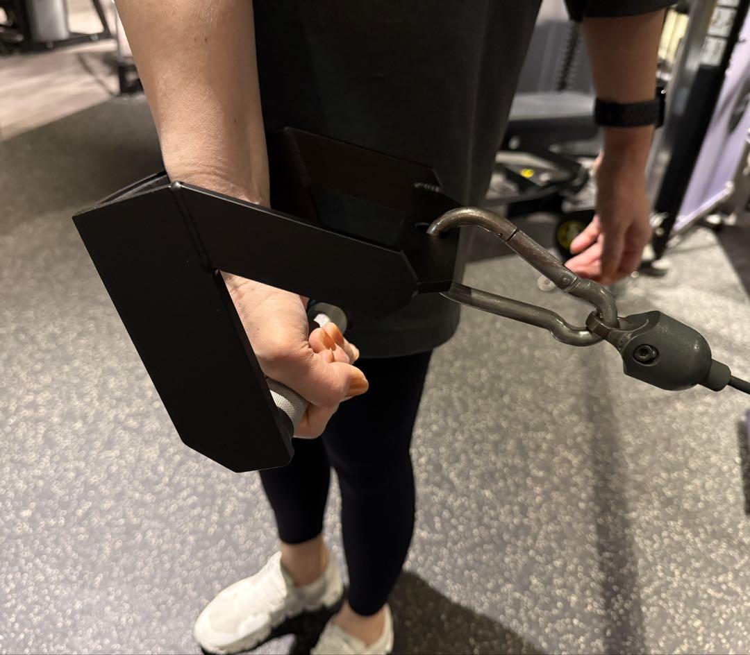 手首で押す ケーブルサイドレイズアタッチメント