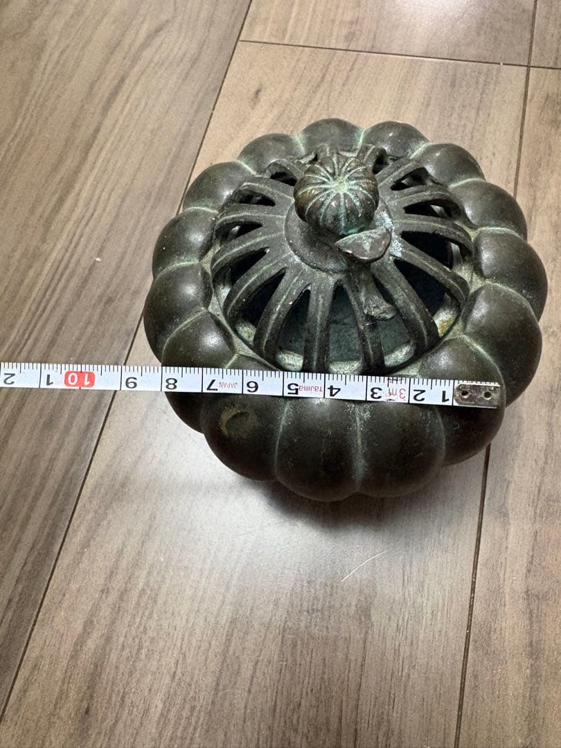 青銅南京型菊摘 カボチャ型3足香炉 清富在銘