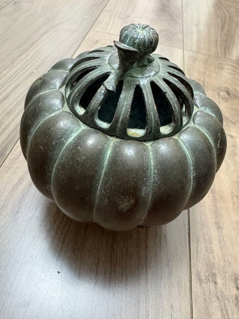 青銅南京型菊摘 カボチャ型3足香炉 清富在銘