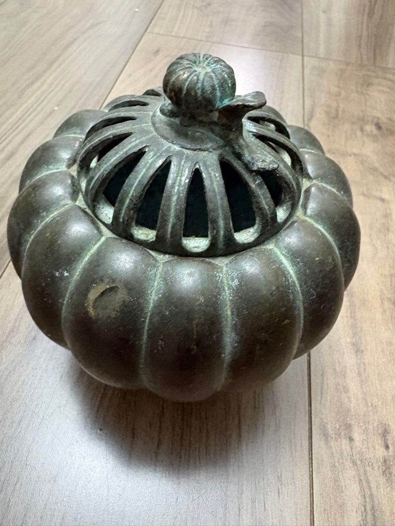 青銅南京型菊摘 カボチャ型3足香炉 清富在銘