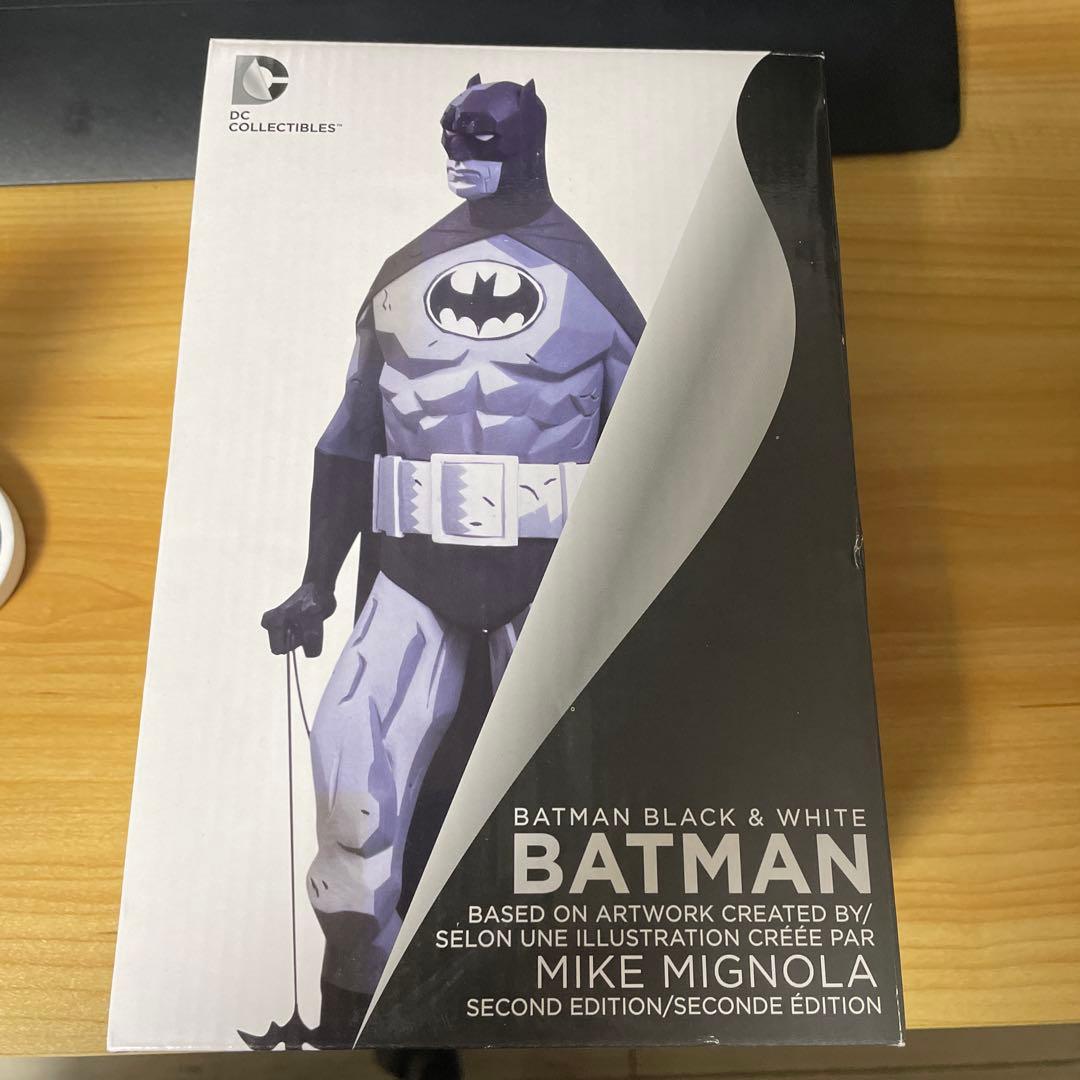 ＤＣバットマン ブラック＆ホワイト フィギュア マイク・ミニョーラ スタチュー