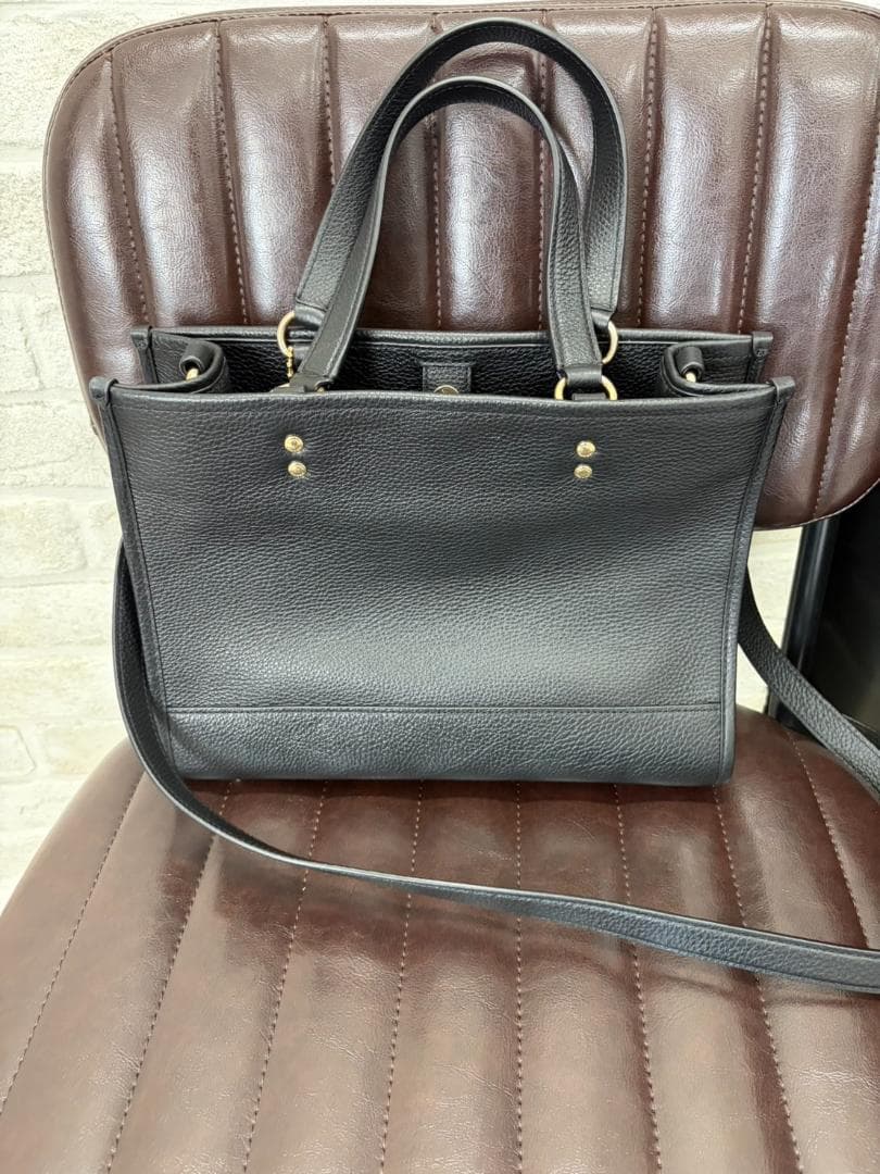 COACH ブラック本革ショルダーバッグ