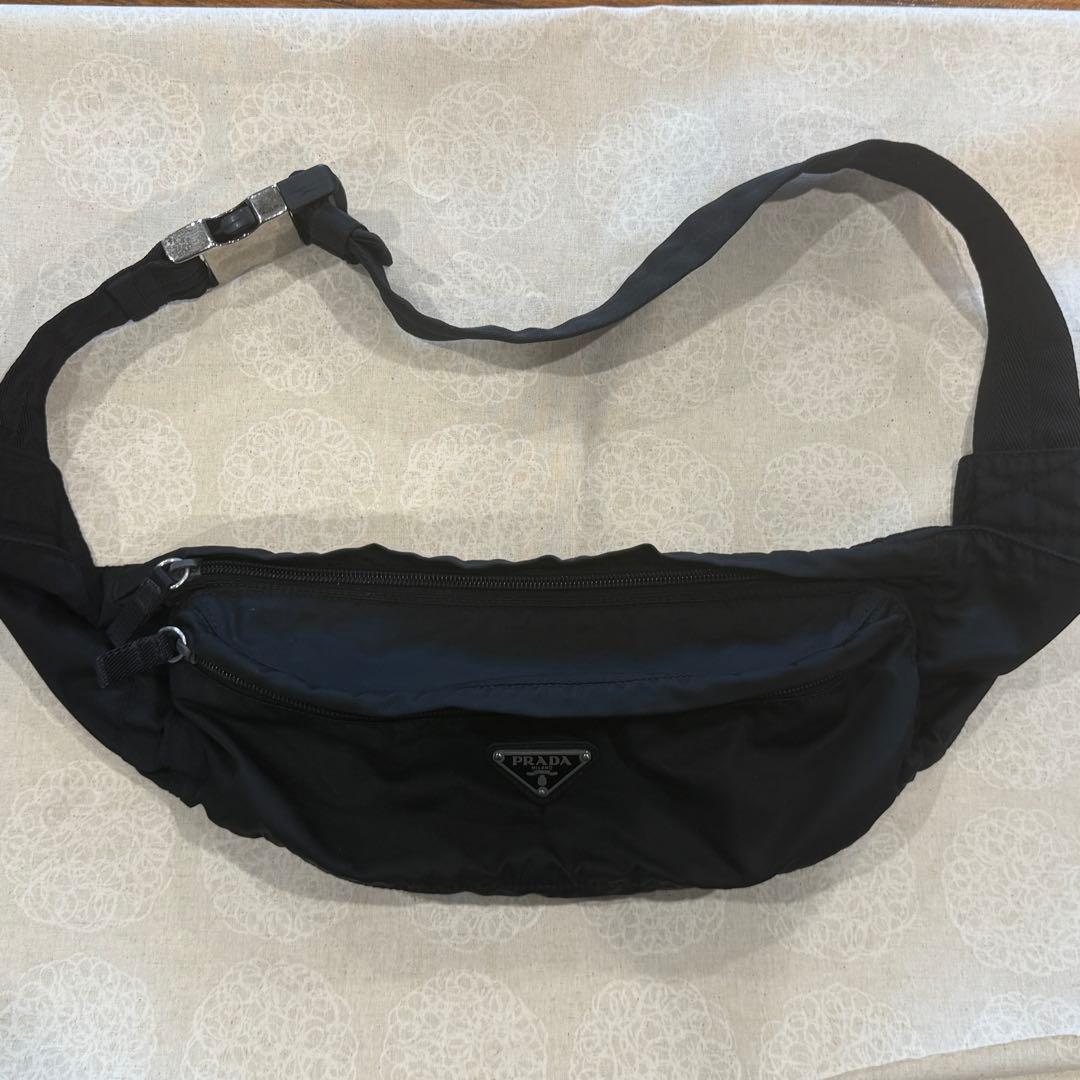 プラダ　ウエストポーチ　ボディバッグ　三角ロゴ　ブラック