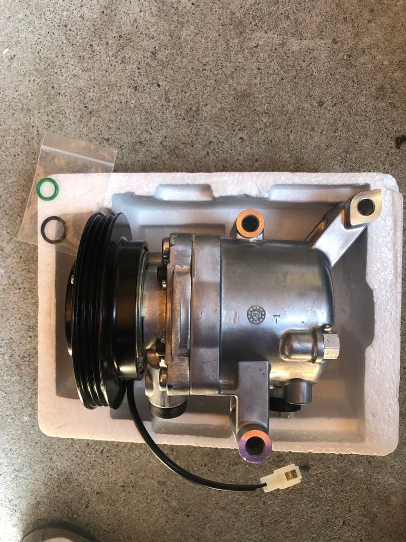 ☆未使用社外品☆ダイハツ ミラ L275S エアコンコンプレッサー