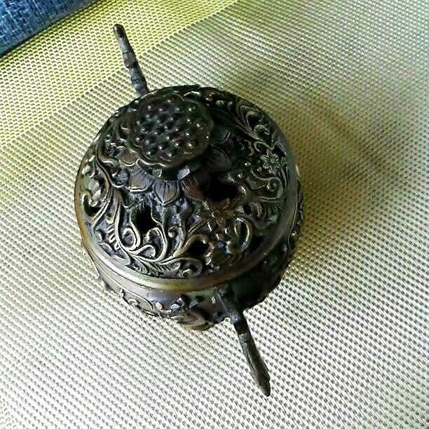 香炉　返還前の香港で購入。アンティーク物です。