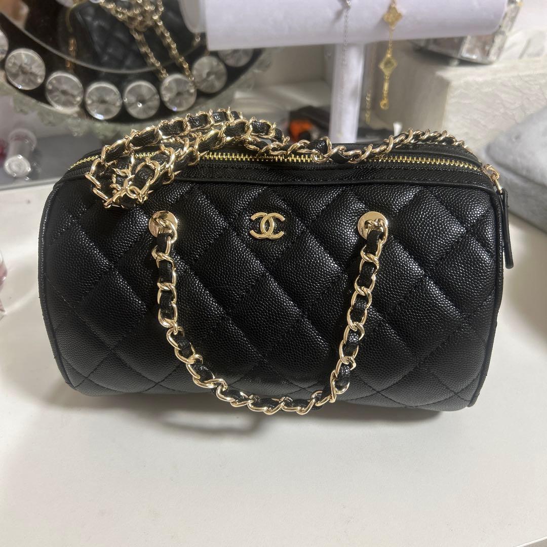 CHANEL ブラック キルティング ミニショルダーバッグ