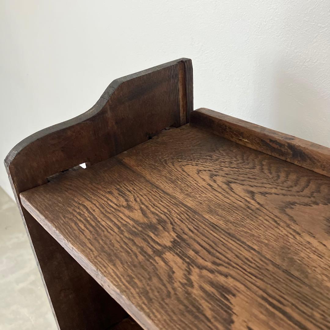 古い木製の楔棚