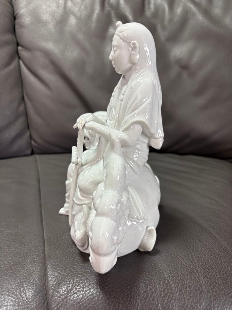 獅子　置物　獅子に乗った観音様