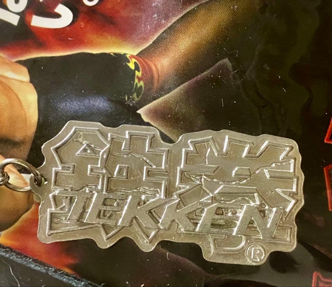 【非売品・極少】山佐 パチスロ 鉄拳 メタルロゴストラップ 台紙付き 2004年