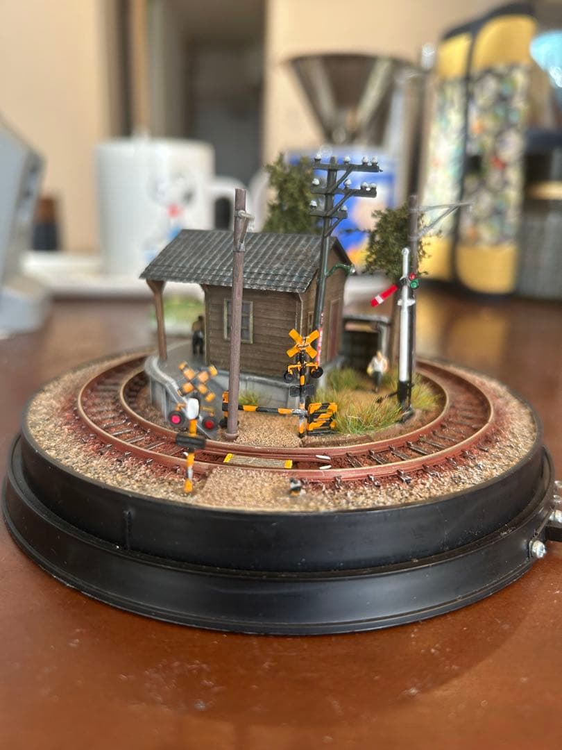 極小ジオラマ・レイアウト完成品 電池内蔵自走電車付き