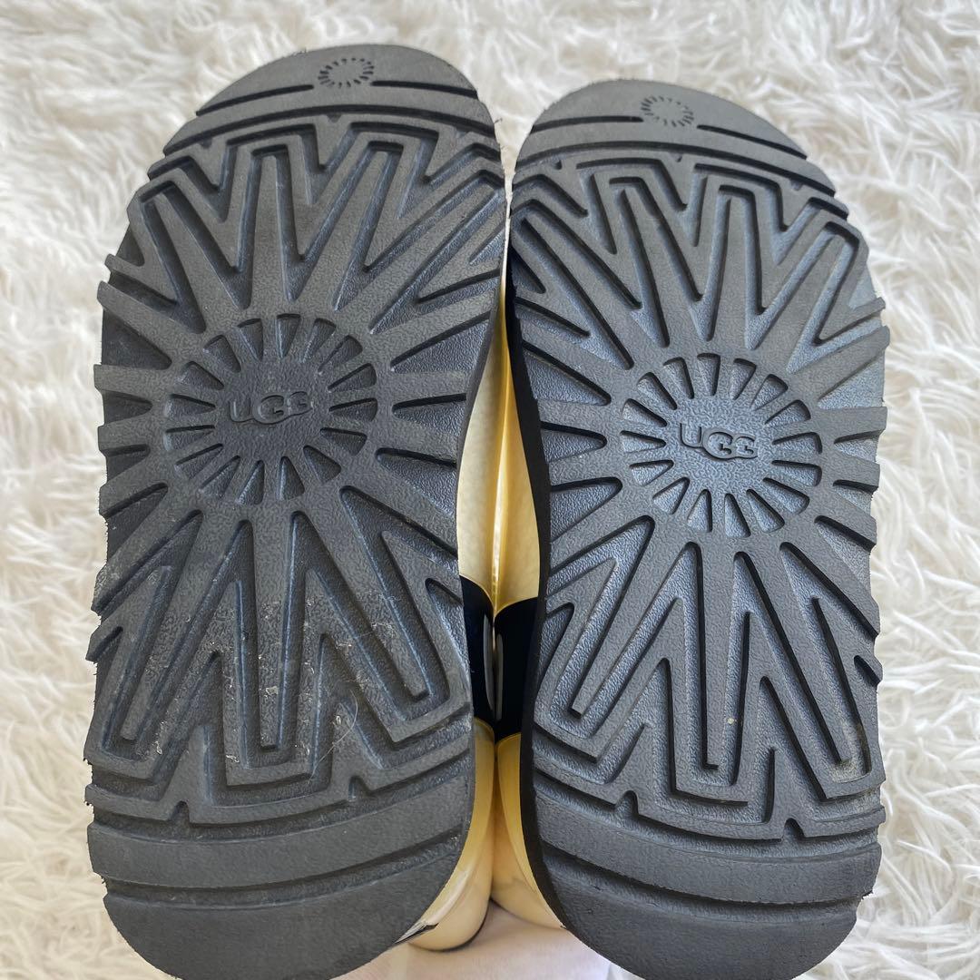 UGG アグ　レインブーツ　ボア　クリア　ベージュ　クリーム　ロゴ入り　長靴