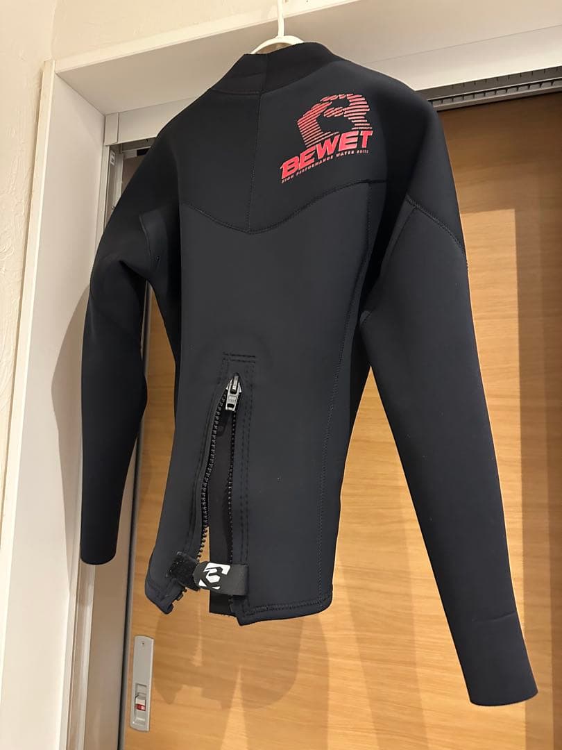 ウェットスーツ　タッパー　ビーウェット