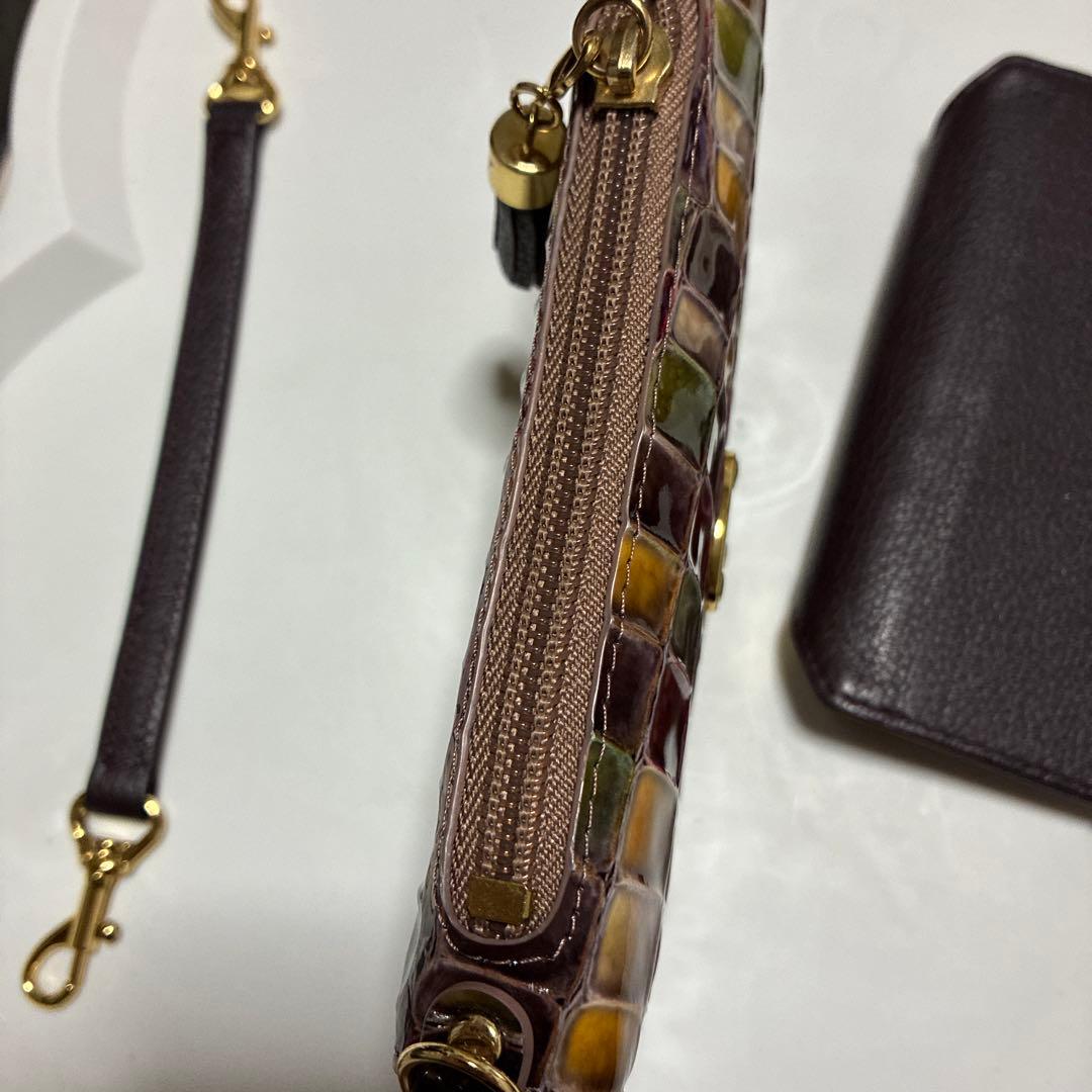 アタオ　スマホケース　ハンドストラップ付き