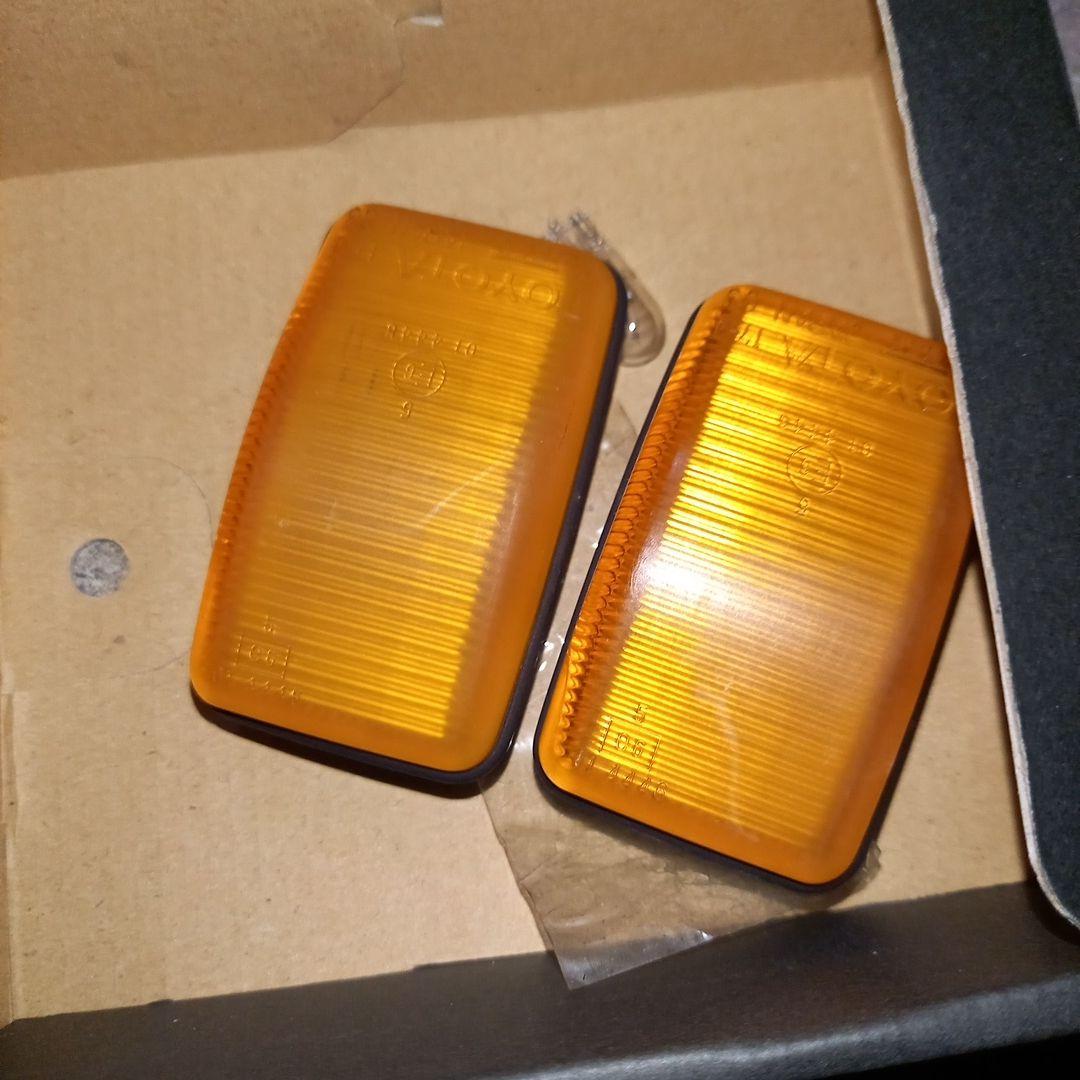 トヨタ　純正ヘッドライトセット